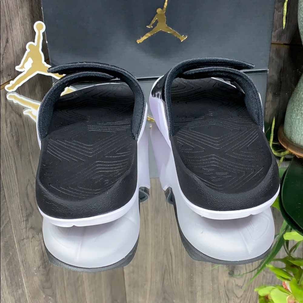❤️ Nike Jordan Hydro 7 GS black metallic gold whit - Picture 7 of 8